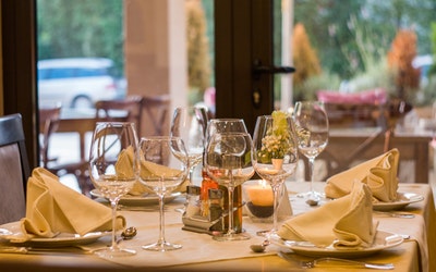 restaurant-wine-glasses-served-51115.jpeg